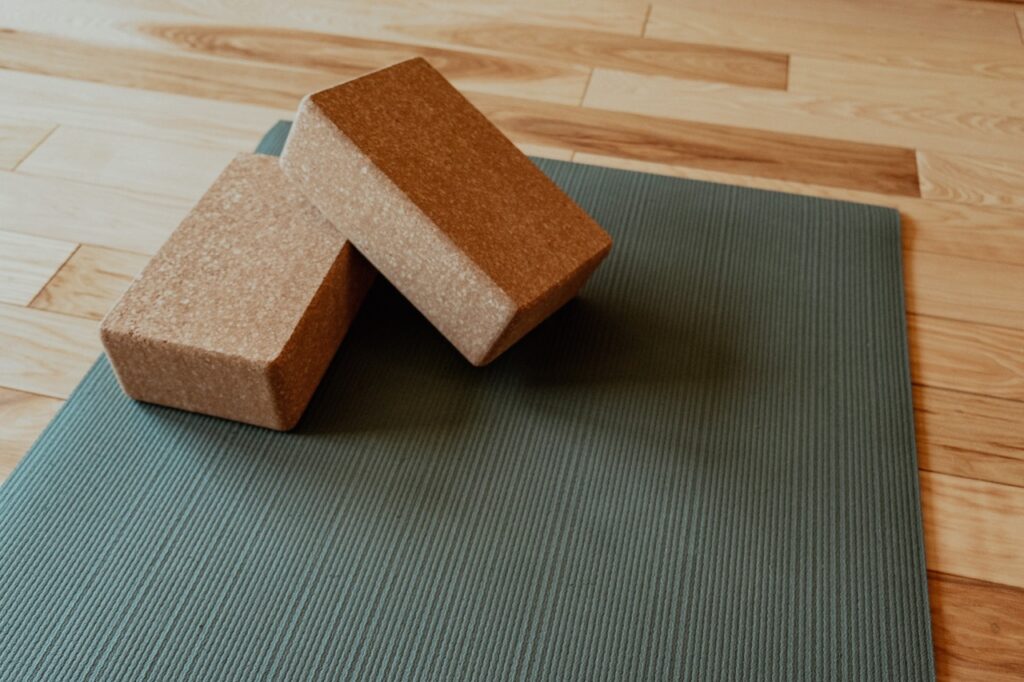 Imagem ilustrativa para o texto: "O que é Vinyasa Yoga", para o blog da Arimo.